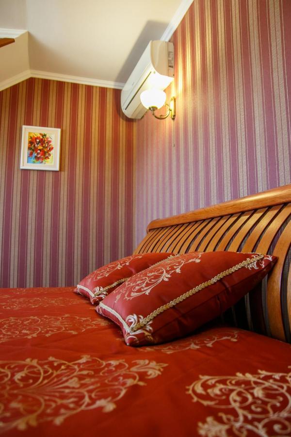 Maetok Country Club Hotel Petrove Bagian luar foto