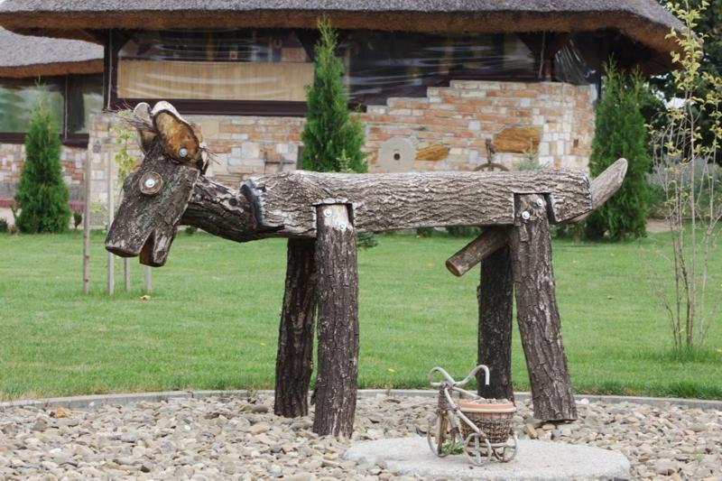 Maetok Country Club Hotel Petrove Bagian luar foto